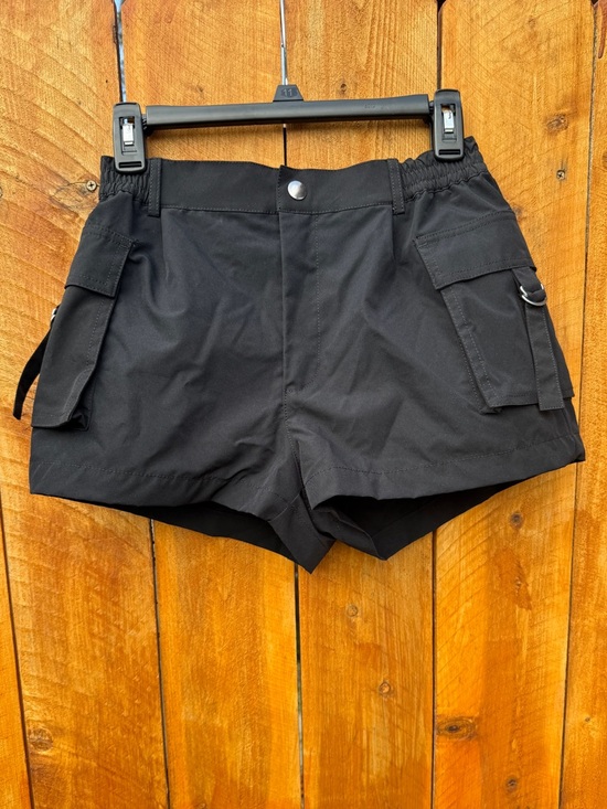 Love Tree Pants - Love Tree Black 4 Pocket Cargo Shorts with Silver D-Ring Strap Closure - Small